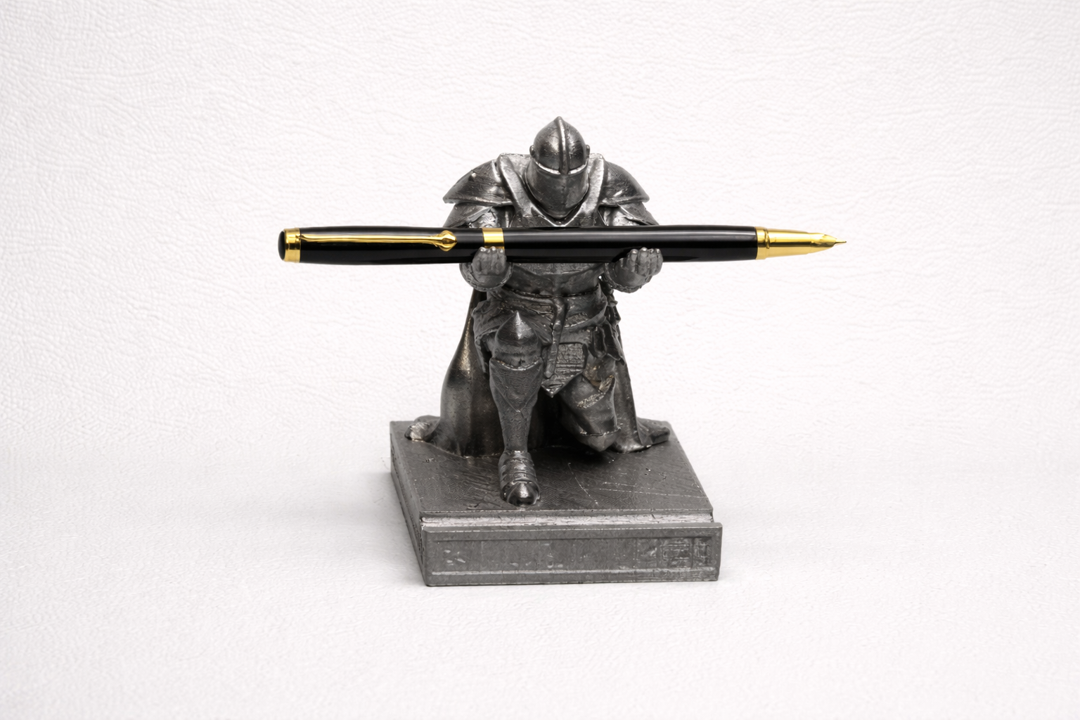 Knight Pen Holder Desk Organiser