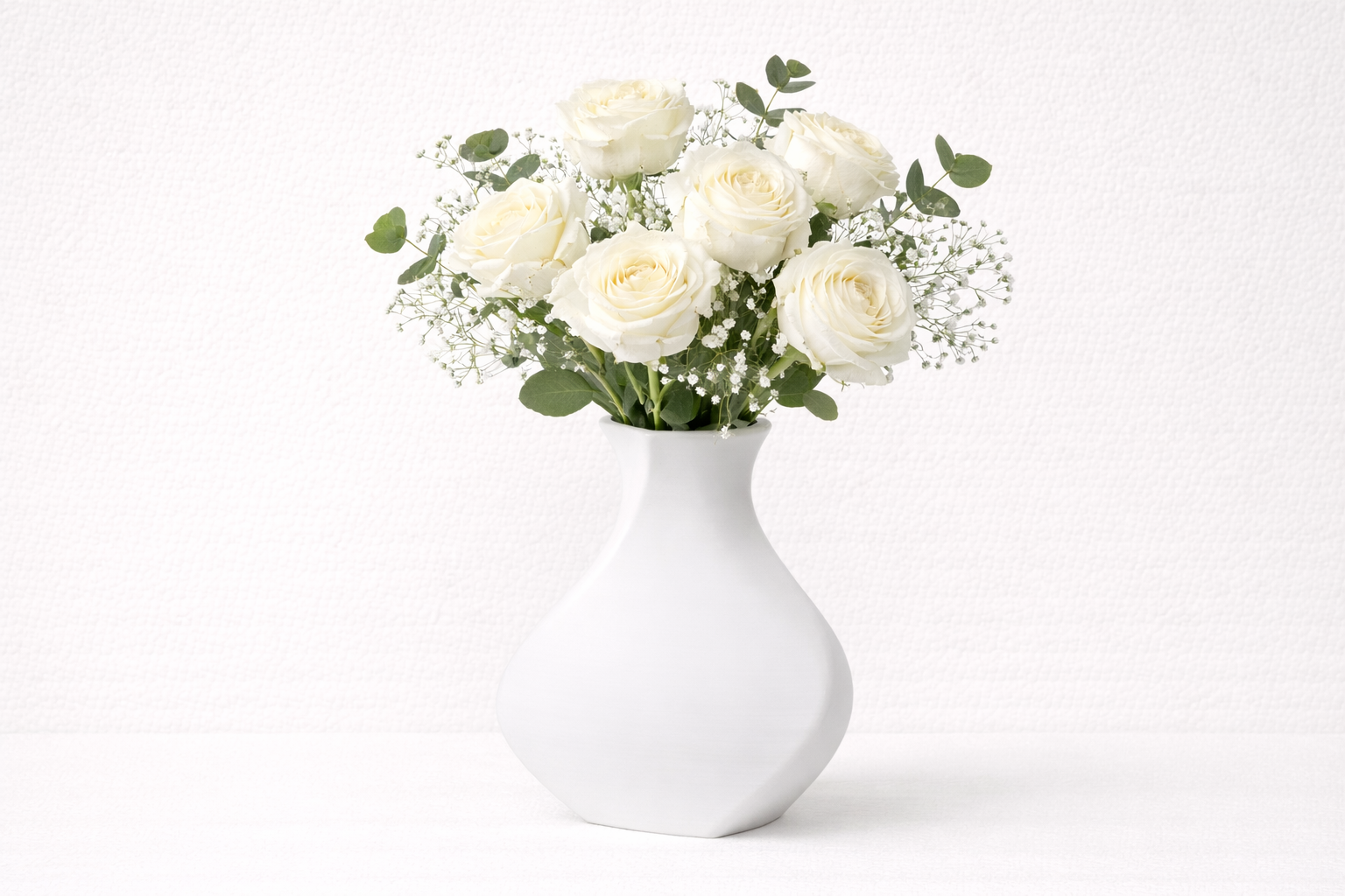 Modern Curved Decorative Vase – 3D Printed Flower Vase