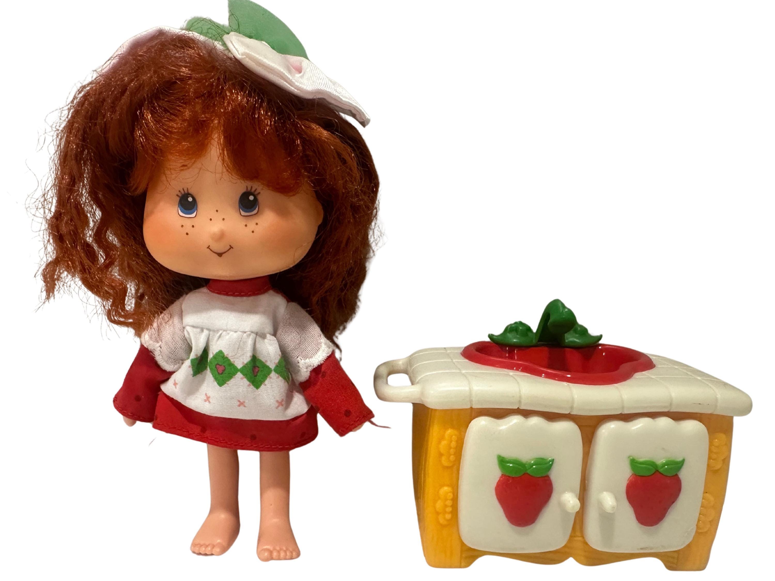 Vintage 1983 strawberry shortcake berry happy home sink & doll – american greetings – 80s retro toy