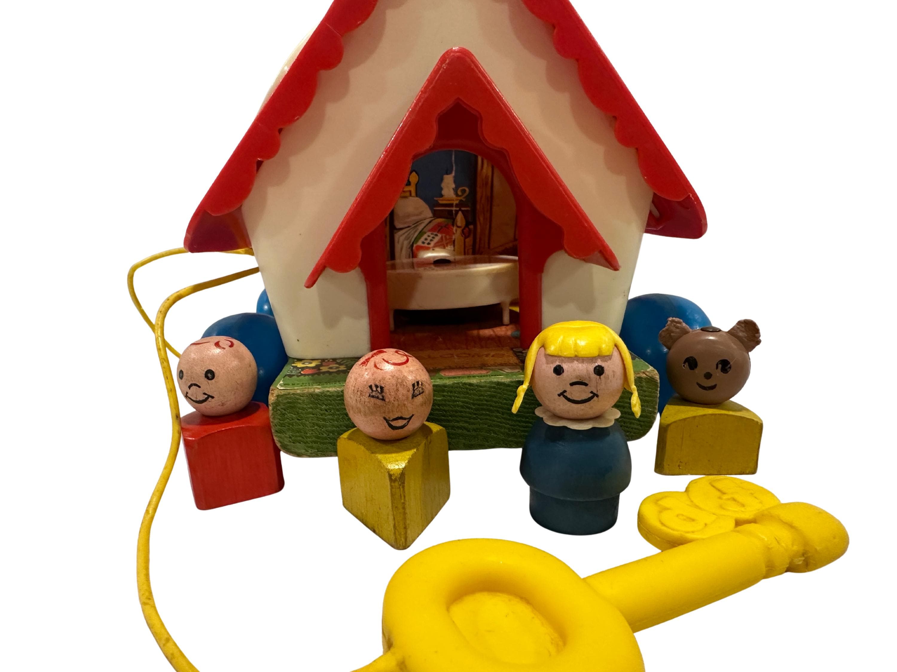 1967 fisher price goldilocks and the 3 bears playhouse #151 with key and figures
